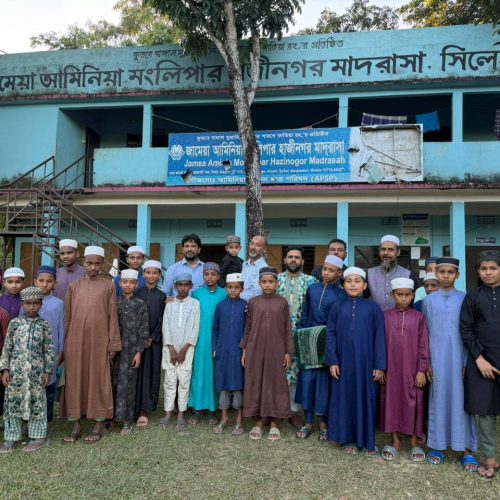 শিক্ষা সামগ্রী বিতরণ